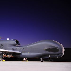 Превью обои northrop grumman, rq-4, аэродром, самолет