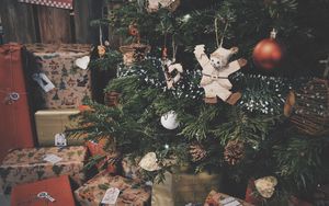 Превью обои новогодняя елка, украшения, подарки, рождество