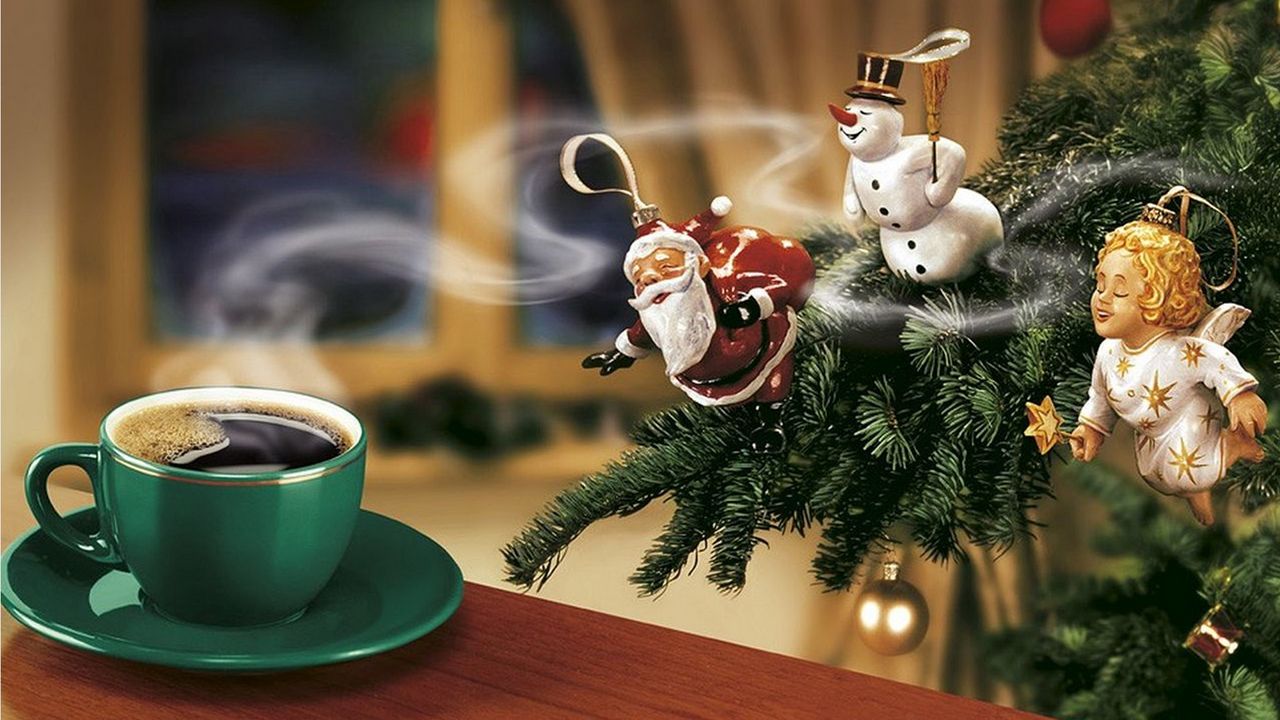 Обои новый год, кофе, елка, дед мороз, снеговик, ангел