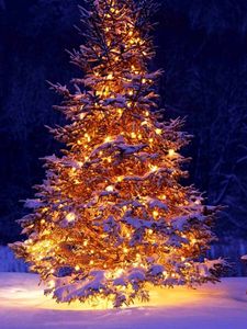 Превью обои новый год, рождество, елка, украшение, стулья, снег, гирлянды