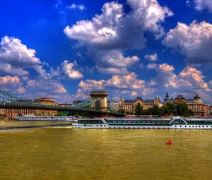 Превью обои облака, город, мост, дома, теплоходы