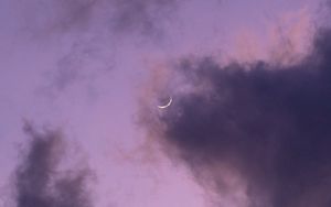Превью обои облака, луна, небо, фиолетовый