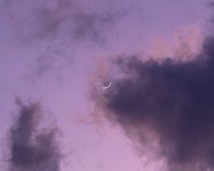 Превью обои облака, луна, небо, фиолетовый