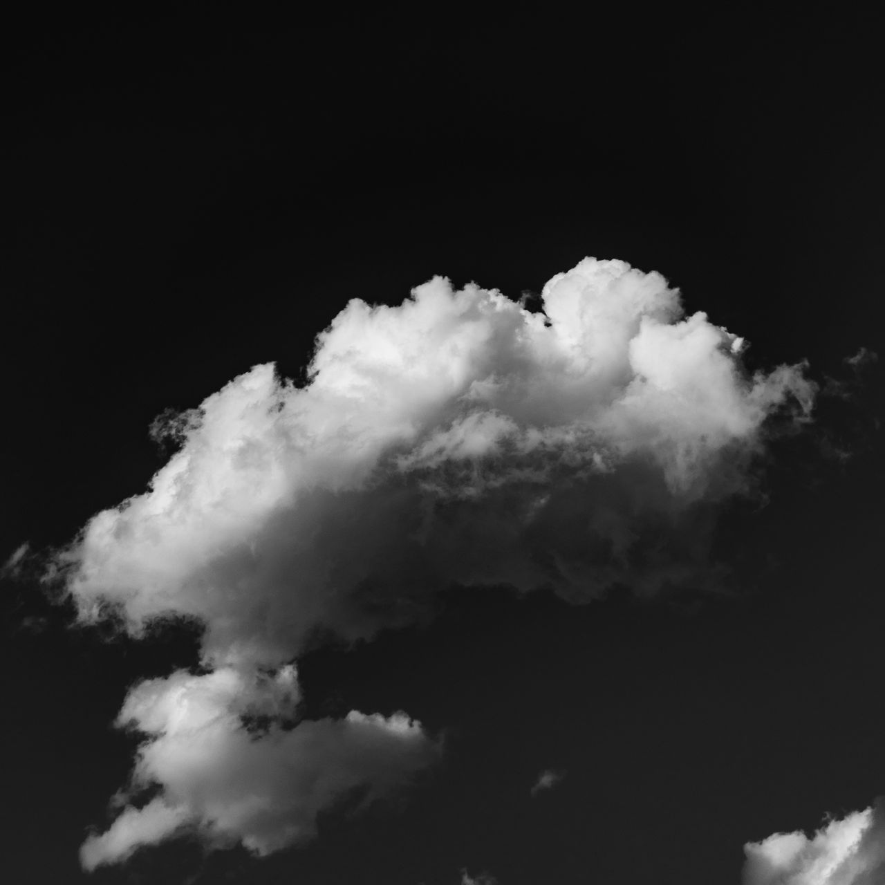 Черные тучи песня. Черные облака. Облака на черном фоне. Облака для гравировки. Темные облака фон.