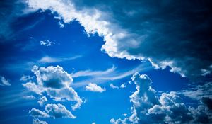 Превью обои облака, небо, голубое, легкость, объем, узоры, воздушные массы
