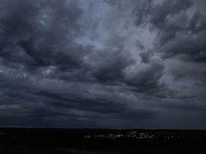 Превью обои облака, небо, огни, темный