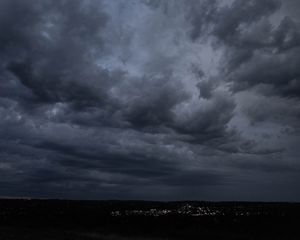 Превью обои облака, небо, огни, темный