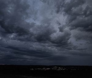 Превью обои облака, небо, огни, темный