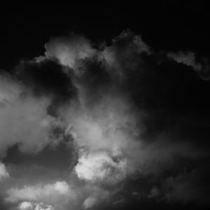 Превью обои облака, небо, темный, чб