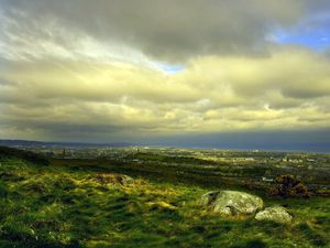 Превью обои облака, небо, зелень, трава, камень