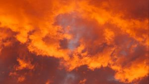 Превью обои облака, огненный, оранжевый, пористый