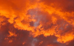 Превью обои облака, огненный, оранжевый, пористый