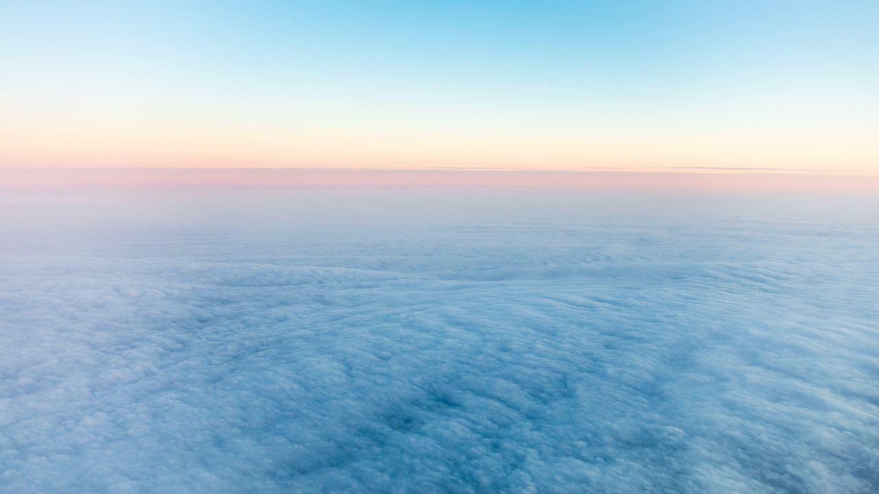 Обои облака, полет, горизонт, природа