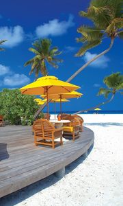 Превью обои облака, стулья, мальдивские острова, архитектура, пляж