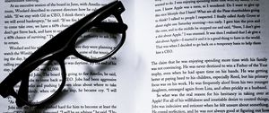 Превью обои очки, книга, буквы, чб