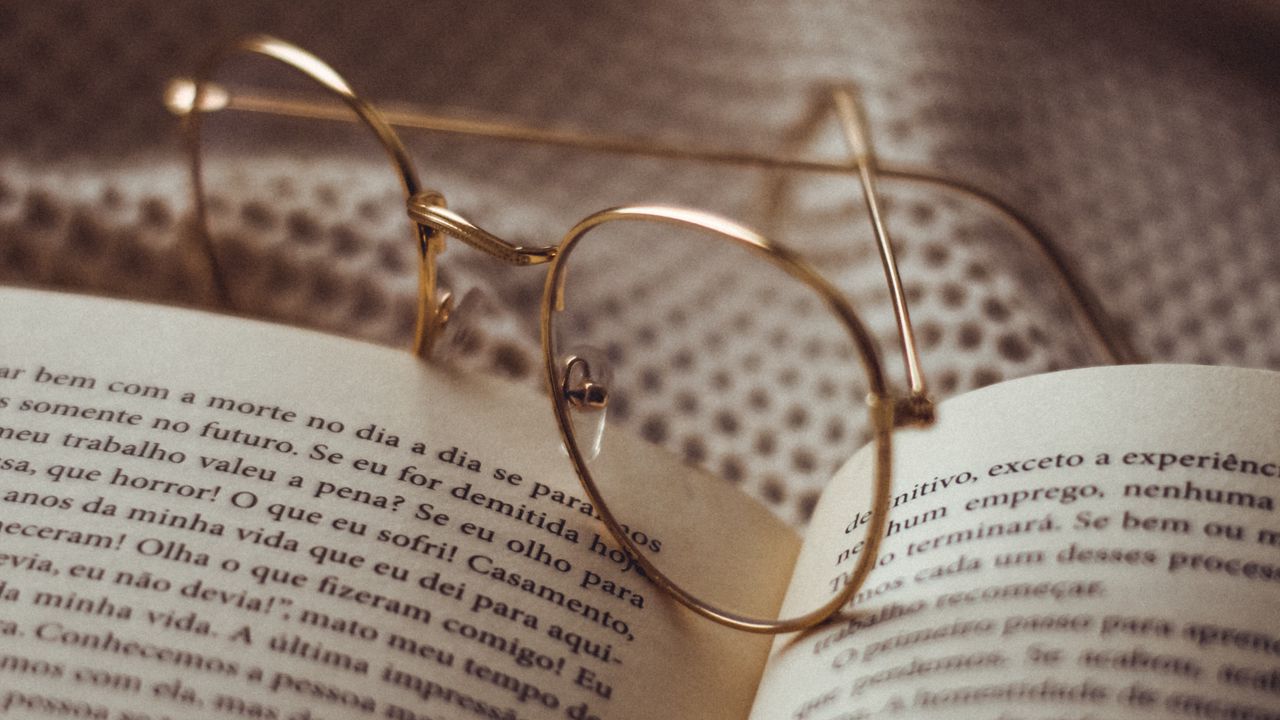 Обои очки, книга, чтение
