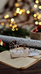 Превью обои очки, книга, конверт, украшения, новый год, рождество