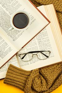Превью обои очки, кофе, книга, свитер, текст