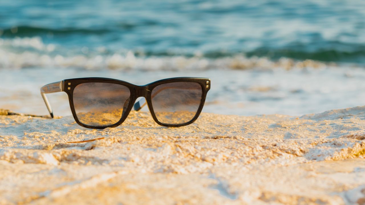 очки на песке фото