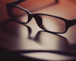 Превью обои очки, поверхность, тень, стекло, линзы, оправа