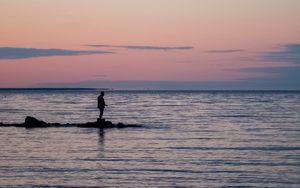 Превью обои одиночество, одинокий, море, сумерки