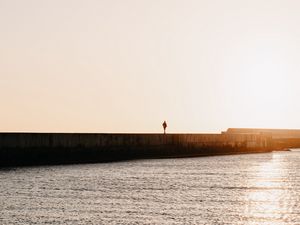 Превью обои одиночество, одинокий, силуэт, пирс, море