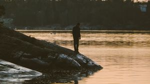 Превью обои одинокий, одиночество, берег, вода