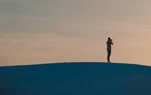 Превью обои одинокий, одиночество, горизонт, фотограф