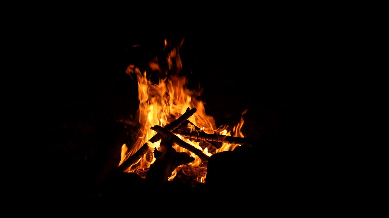 Обои огонь, дрова, пламя, костер, ночь