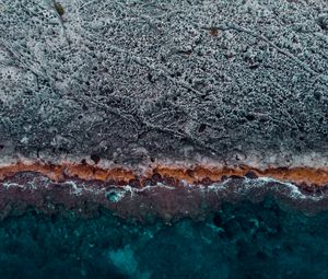 Превью обои океан, берег, вид сверху, вода, камни, поверхность, ребристый