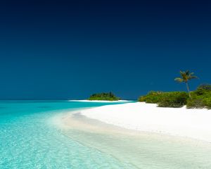 Превью обои океан, пальмы, пляж, песок, остров, небо