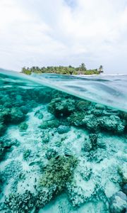 Превью обои океан, подводный мир, вода, остров, небо