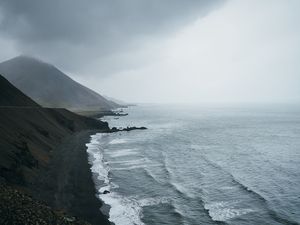 Превью обои океан, туман, море, скалы, камни, галька