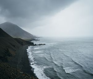 Превью обои океан, туман, море, скалы, камни, галька