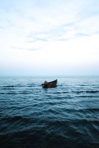 Превью обои океан, вода, волны, лодка
