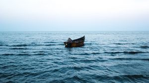 Превью обои океан, вода, волны, лодка