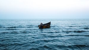 Превью обои океан, вода, волны, лодка