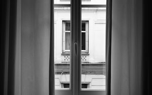 Превью обои окно, чб, интерьер, шторы, вид