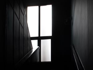 Превью обои окно, чб, здание, комната