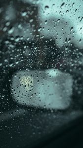 Превью обои окно, дождь, капли, зеркало, автомобиль, макро