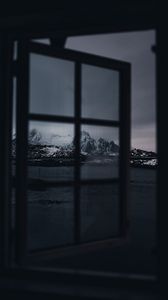 Превью обои окно, горы, снежный, темный