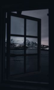 Превью обои окно, горы, снежный, темный