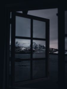 Превью обои окно, горы, снежный, темный