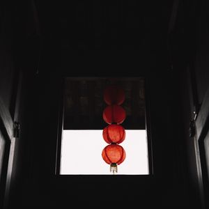 Превью обои окно, китайский фонарь, красный, темный, помещение