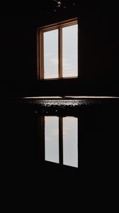 Превью обои окно, отражение, свет, темный