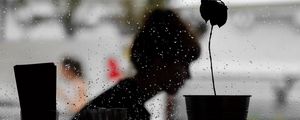 Превью обои окно, силуэт, темный, мокрый, дождь