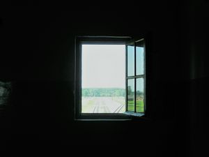 Превью обои окно, стена, черный