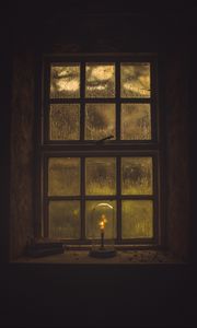 Превью обои окно, свеча, темный