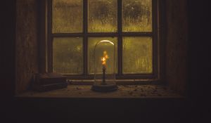 Превью обои окно, свеча, темный