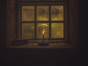 Превью обои окно, свеча, темный